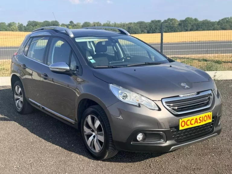 Peugeot 2008 génération I 1.6 BlueHDi 100 Allure — photo 3