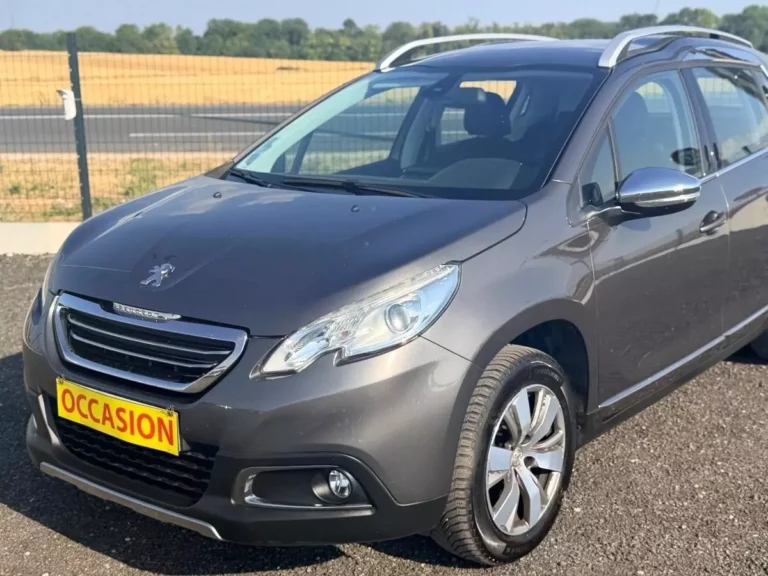Peugeot 2008 génération I 1.6 BlueHDi 100 Allure — photo 2